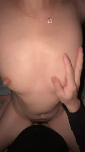 捏奶头让老婆骑马