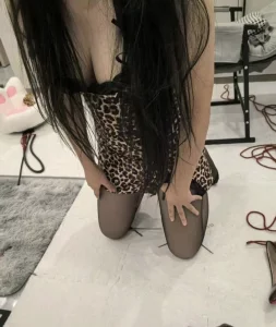 后续调教受虐少妇，在主人面前自慰羞辱