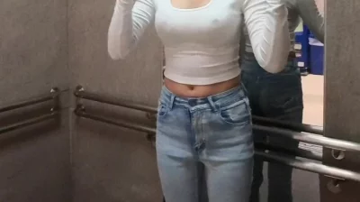 约炮帅逼纹身男车震，中出内射大奶妹