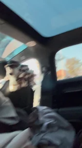 0574大白天路边车里干，外面人来人往太刺激了