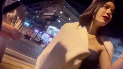 一镜到底，超美嫩模在街边遇到直接高价带回酒店