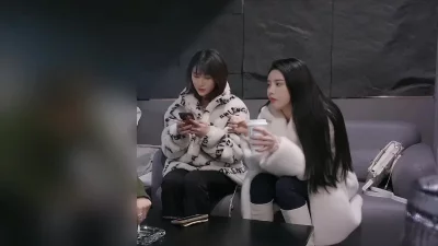 极品姐妹花！爱聊天的白靴子妹子，爱看靴子的兄弟们有福了聊了半个多小时