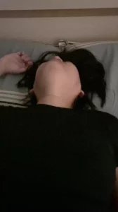 无套操43岁的骚逼熟女抓着小肚子把鸡巴全部塞进去